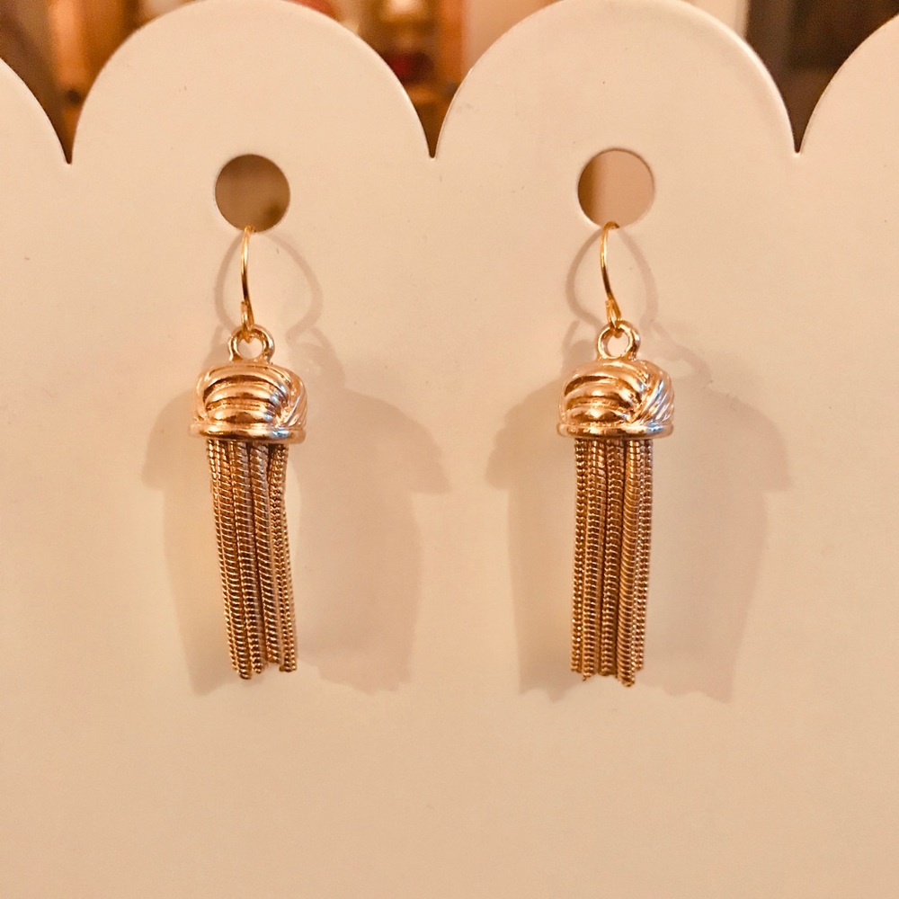 Gold Cap With Dangling Rope Drop Fashion Earrings